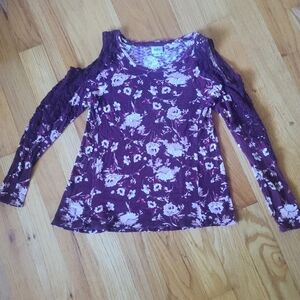 Daytrip XS cold shoulder lonh sleeve shirt